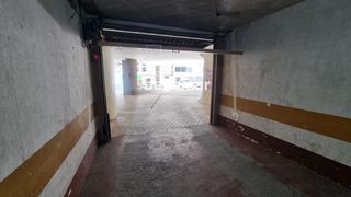 Rent Car parking  Dos irmandiños. Plaza de garaje en el centro de ribeira