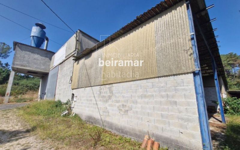 Foto 5fd7dec3-027d-4fda-80db-176aa7c046c4. Nau industrial a Touro