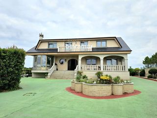 Xalet  A agarradiña. Casa en venta a 300 metros de la playa de areeiros, ribeira  amp
