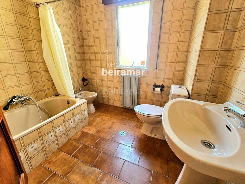 Foto 90c5c863-ea92-45b0-ab8f-47bb90cb3a0a. Edifici a Pobra do Caramiñal (A)