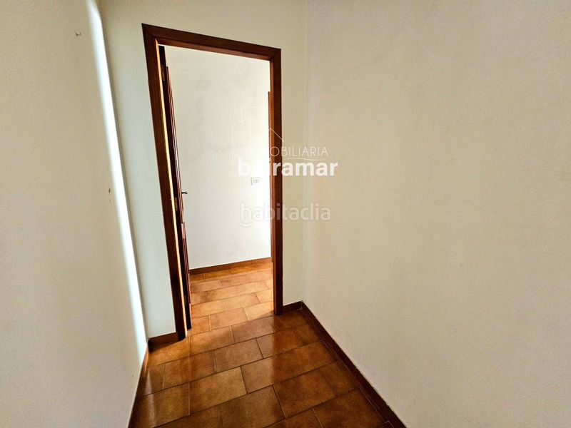 Foto b638af34-62e9-46e1-a400-53a693d56f9a. Edifici a Pobra do Caramiñal (A)