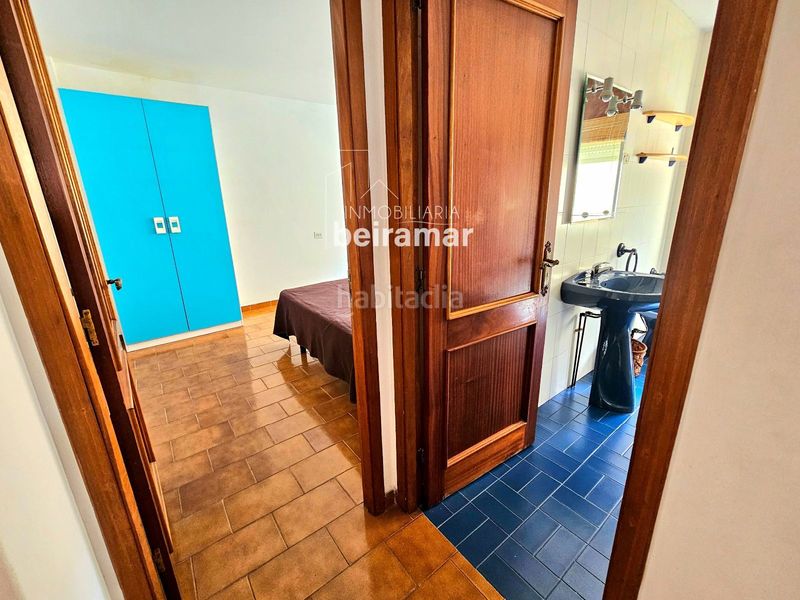 Foto b7f9147d-b2ee-4108-a65b-9b8ba0c3f57b. Edifici a Pobra do Caramiñal (A)