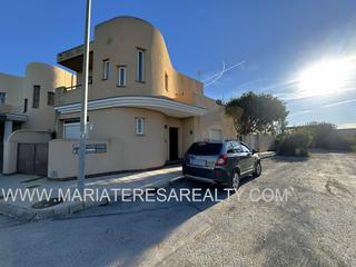 Casa pareada en Dolores de Pacheco-Santa Rosala. Dplex en esquina con piscina, garaje, jardn y solario en los d