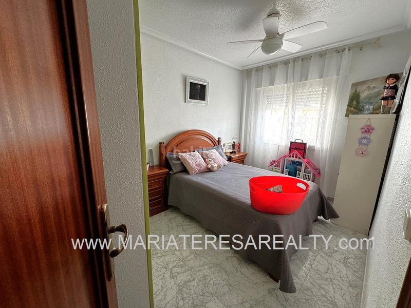 Foto 115d4bc5-ed93-42cb-ba92-160f003a7b84. Semi detached house with fireplace parking pool in Alcázares (Los)