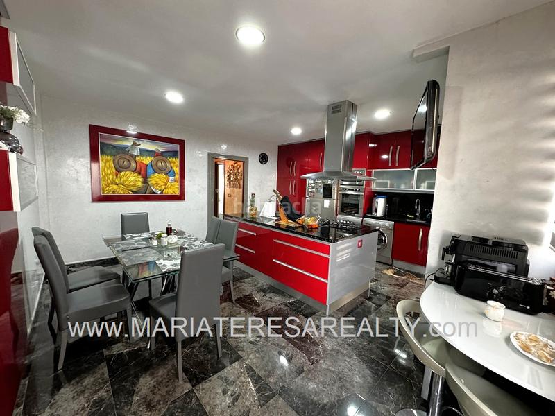 Foto 75b6dd89-56db-45bd-b084-61f064e76361. Semi detached house with fireplace parking pool in Alcázares (Los)