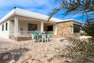 Chalet en Los Urrutias. Chalet independiente con jardn, solario y piscina privada, en l