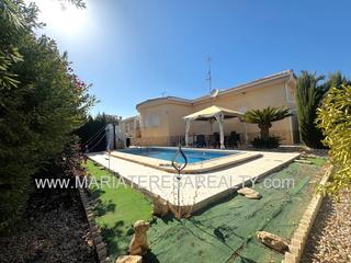 Xalet a Gea y Truyols. Chalet independiente con jardín, piscina y parking privados, en