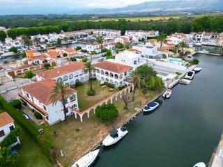 Erdgeschoss  Carrer segre. Piso en el canal segre