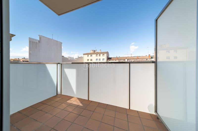 Foto 05585ae6-8893-46a0-8e4e-760548295f89. Piso ático dúplex en el centro con terraza y garaje. en Figueres