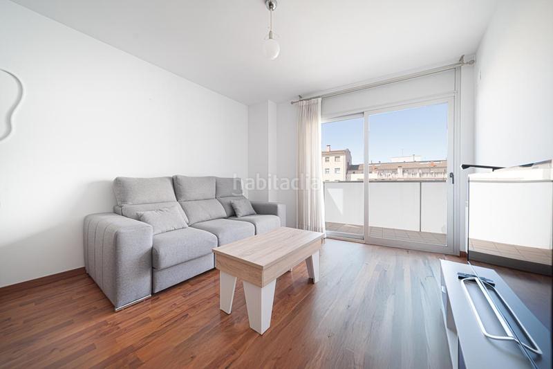 Foto c02d7867-f37c-4a38-9428-2d04be8d7cf1. Piso ático dúplex en el centro con terraza y garaje. en Figueres