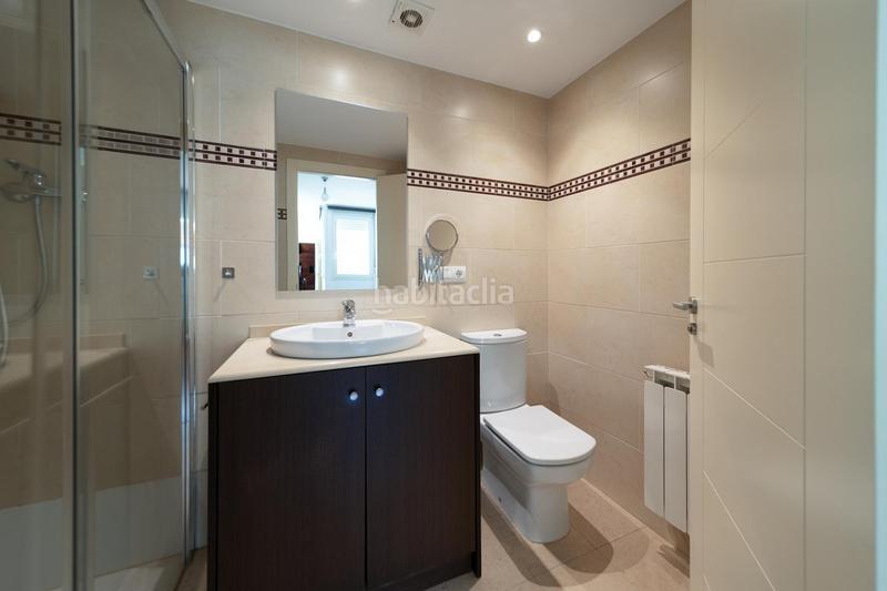 Foto f0b3cfcd-c2b5-4df1-8309-4dcc0a4bed94. Piso ático dúplex en el centro con terraza y garaje. en Figueres
