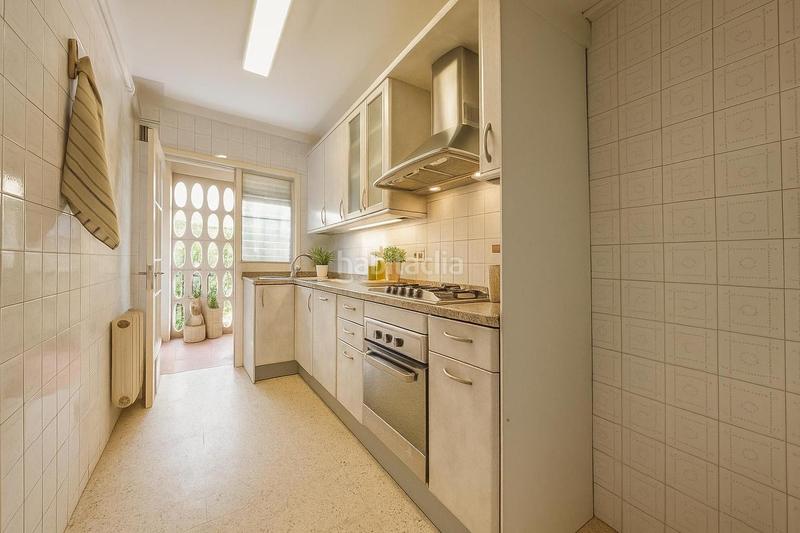 Foto 38b3807e-f010-4256-8801-d94fb979de29. Piso  de cuatro habitaciones con ascensor en Eixample-Horta Capallera Figueres