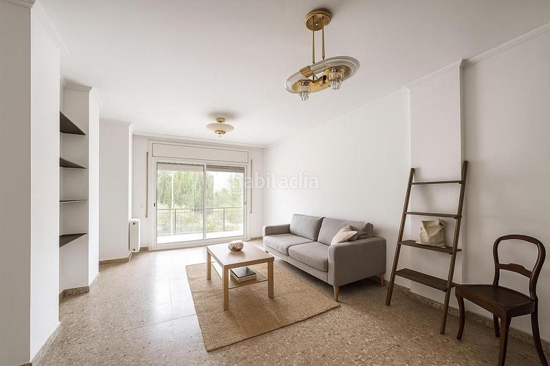 Foto 4e76be4e-383d-4d71-92ce-d557416e5b54. Piso  de cuatro habitaciones con ascensor en Eixample-Horta Capallera Figueres