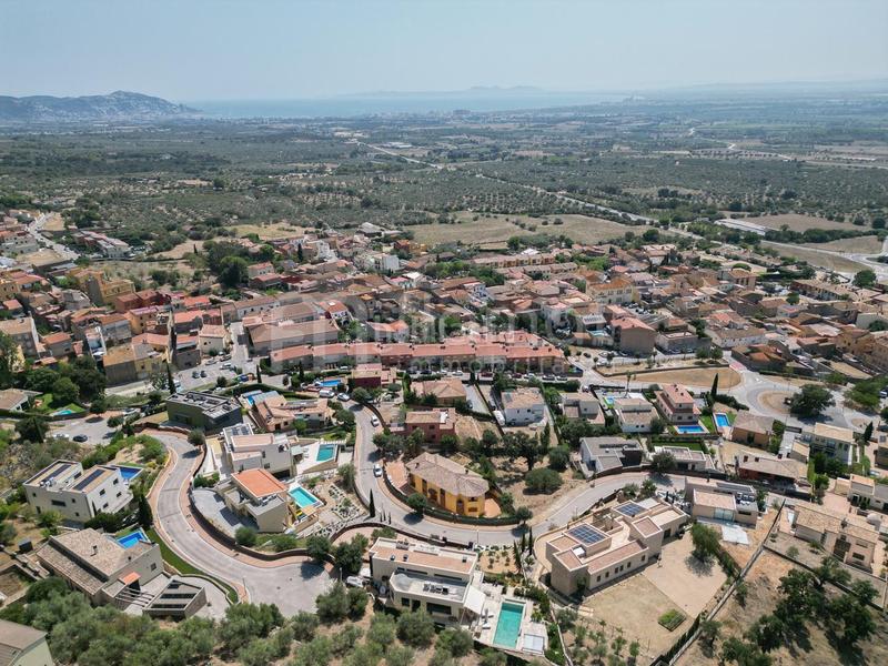 Foto 8ddd3007-a6f3-408f-b87a-42bc5030e252. Reihenhaus mit parking in Palau-saverdera