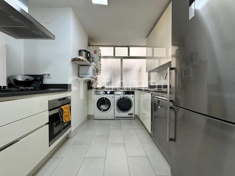 Foto 2541f923-d55f-40f5-806a-f3f9334b1b32. Piso  reformado con ascensor y balcón en Centre Figueres