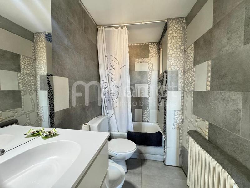 Foto 286822f4-fe8d-435a-a2ba-d18096929346. Piso  reformado con ascensor y balcón en Centre Figueres