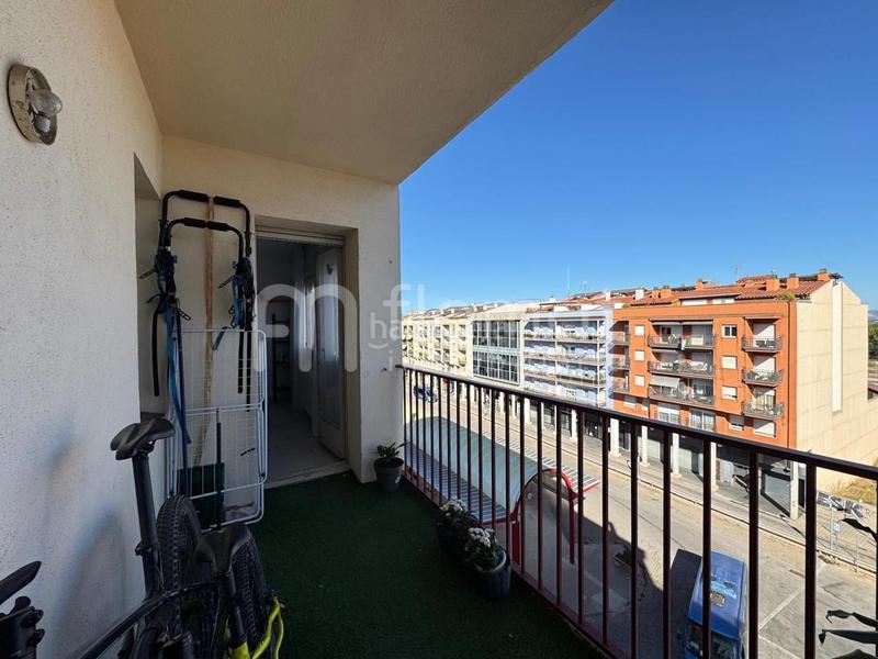Foto b63d8a46-0e7b-431f-b1bb-01f4c7dc382a. Piso  reformado con ascensor y balcón en Centre Figueres