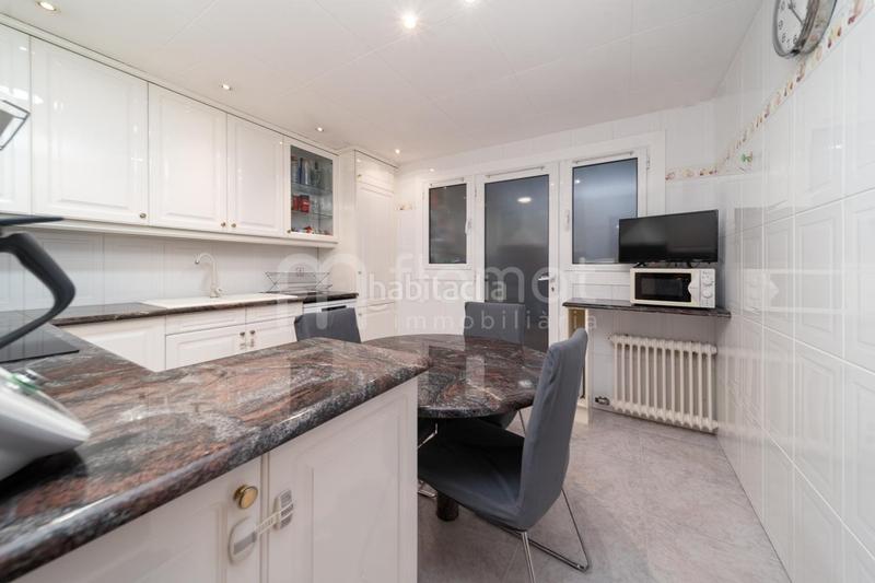 Foto 8d4ba12e-d42e-4926-aa79-e258de04aca3. Etagenwohnung mit parking in Creu de la Mà Figueres