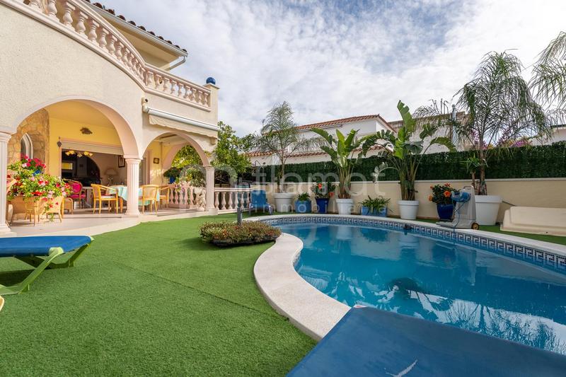 Foto 7e383ced-e829-43de-813a-eb8ac1475808. Haus mit pool in Moxó - Sant Mori Empuriabrava