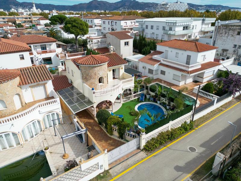 Foto fb69b3f3-4904-4985-b812-fbed5a2cd59c. Haus mit pool in Moxó - Sant Mori Empuriabrava