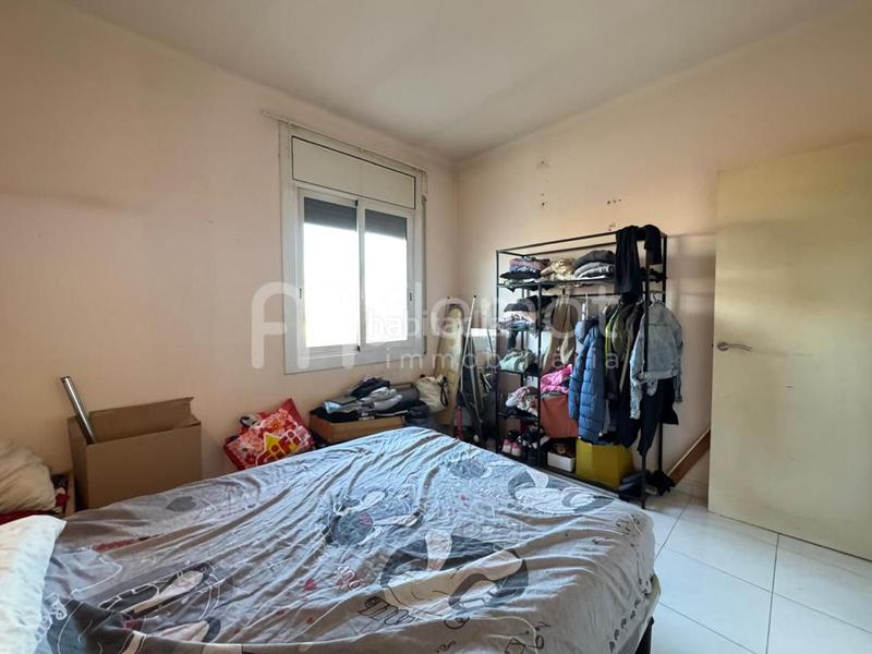 Foto 5279b51c-da3d-484b-81cb-32d412f69703. Piso amplio piso piso de cuatro habitaciones en Eixample-Horta Capallera Figueres