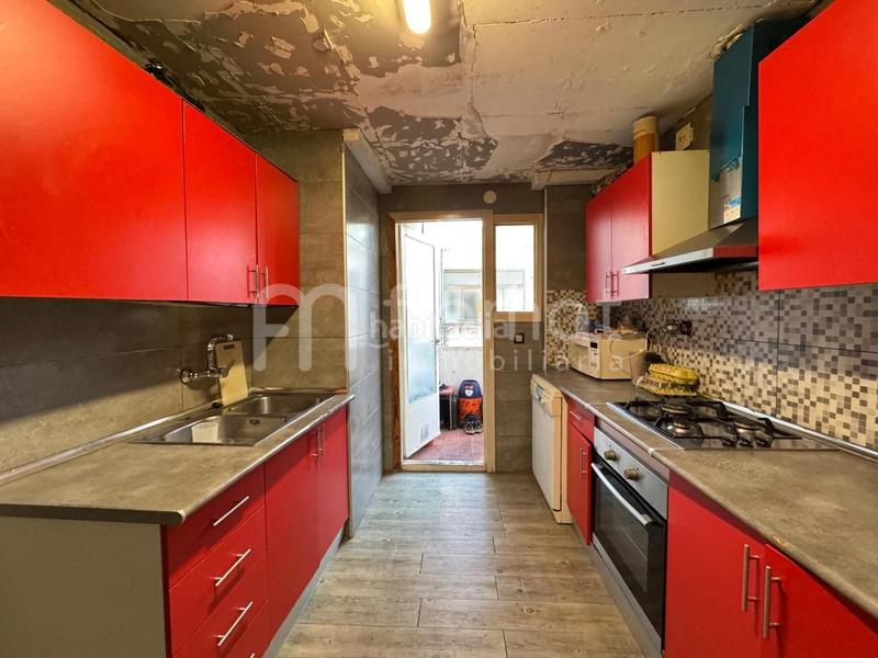 Foto 577ea2b7-e959-442c-a7f4-98e9299d492c. Piso amplio piso piso de cuatro habitaciones en Eixample-Horta Capallera Figueres