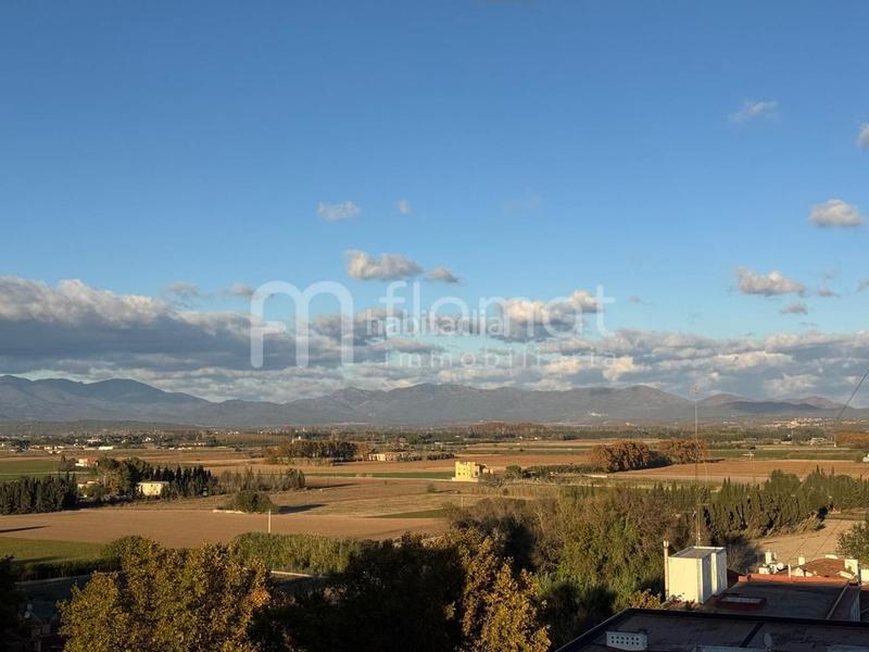 Foto 7569b732-8bfe-4c29-8f65-7005185bfb32. Piso amplio piso piso de cuatro habitaciones en Eixample-Horta Capallera Figueres