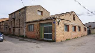 Casa  Raval rovirola. Casa de piedra  conjunto de edificaciones en venta en el raval r