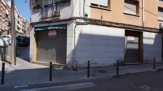 Local Comercial a Npols 83. Local comercial esquinero en venta en santa coloma de gramanet