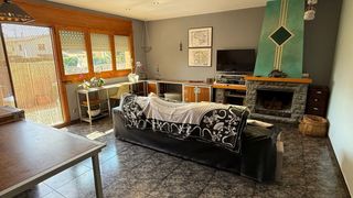 Semi detached house  Agricultura. Casa pareada a tres vientos con jardín soleado y gran potencial