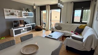 Piso  Passarell. Amplia planta baja con balcón, patio privado, parking y trastero