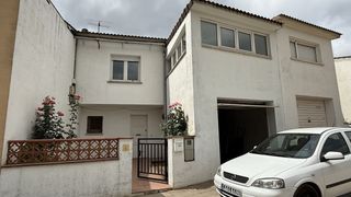 Casa a schiera  Josep maria de segarra. Casa adosada de 180 m con patio, terraza y garaje para dos coche