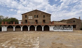 Building  De moià a l'estany. Histórico hostal restaurante montví de baix  2.421 m construidos