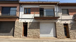 Reihenhaus  Ponent. Casa con garaje para dos coches, patio y terraza en el núcleo ur