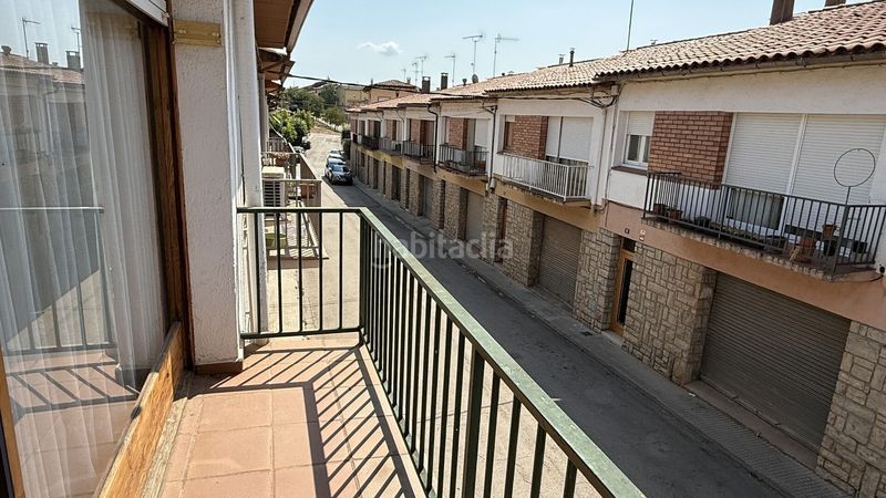 Foto b5fc210a-6809-42f9-891c-377fc3bc8e16. Casa adossada amb calefacció aparcament a Moià