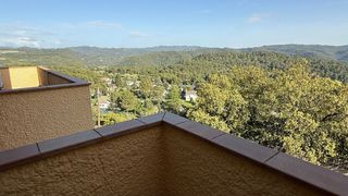 Etagenwohnung in Calders. Piso de 80 m con terraza y espectaculares vistas en venta en cal
