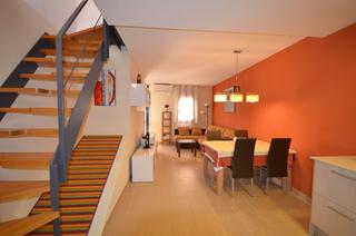 Maison jumelée à Centre. Casa en el centro dividida en 3 viviendas independientes