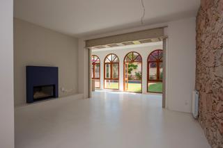 Casa en Eixample. Gran casa señorial en el centro reformada con jardín, piscina y