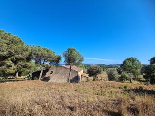 Mas à Urbanitzacions. Masía rodeada de naturaleza