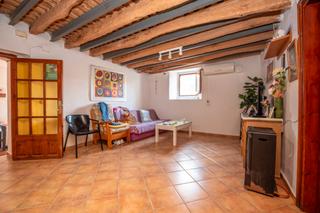 Maison à Eixample. Casa en zona tranquila a 5 minutos del centro