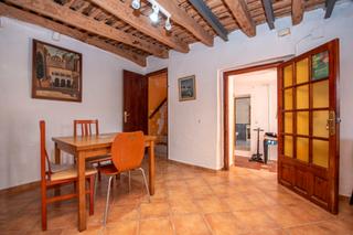 Casa a Eixample. Casa en zona tranquila a 5 minutos del centro