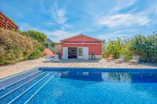 Chalet in Urbanitzacions del Nord. Chalet en roca de malvet