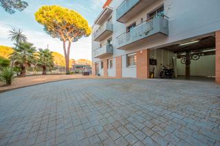 Pis a Santa Cristina Poble. Planta baja con garaje privado y jardín en santa cristina d'aro