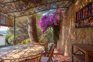 Casa a Urbanitzacions del Nord. Encanto mediterranio con vistas a la montaña