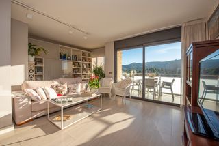 D�plex  Carrer de salvador espriu. D�plex con terraza en zona tranquila y soleada