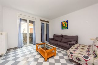 Pis  Carrer de joan maragall. En el corazón del pueblo, un piso con luz, caracter y mucha pers