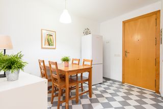 Etagenwohnung in Carrer de joan maragall 35. En el corazón del pueblo, un piso con luz, caracter y mucha pers