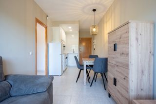 Etagenwohnung  Carrer pere caimó. Piso con lo esencial