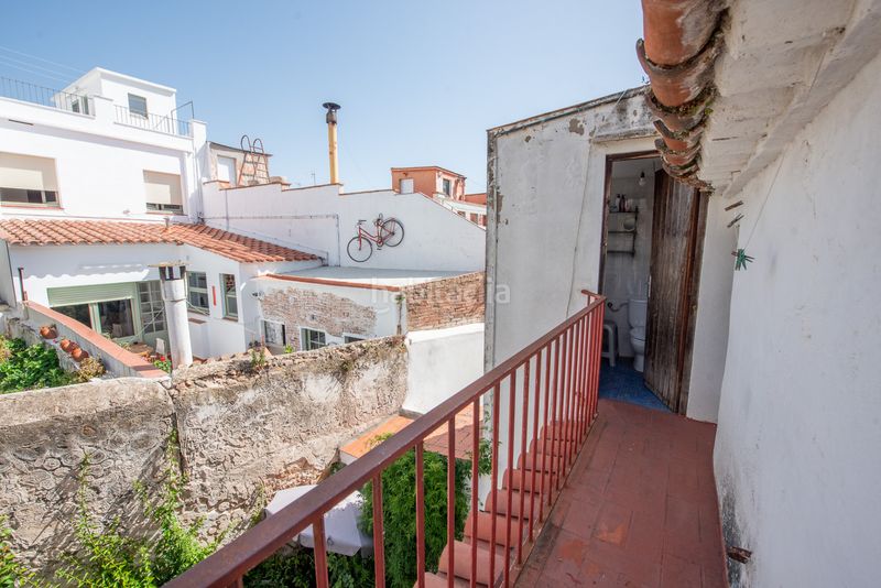 Foto d71bd130-57e5-4256-b957-63e1f42fed2e. Masia amb xemeneia calefacció a Eixample Sant Feliu de Guíxols