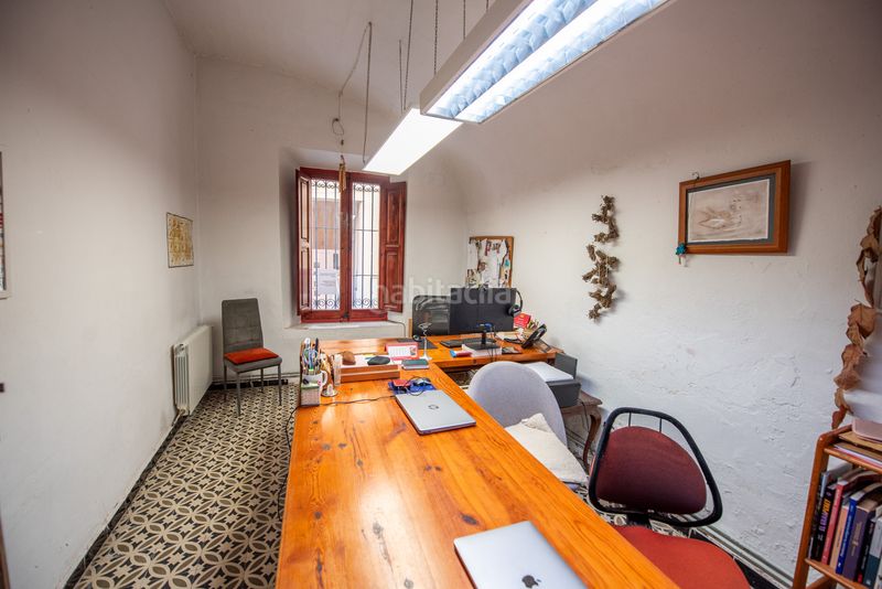 Foto f9626439-01f6-4858-9ba4-f5f6623bfe89. Masia amb xemeneia calefacció a Eixample Sant Feliu de Guíxols